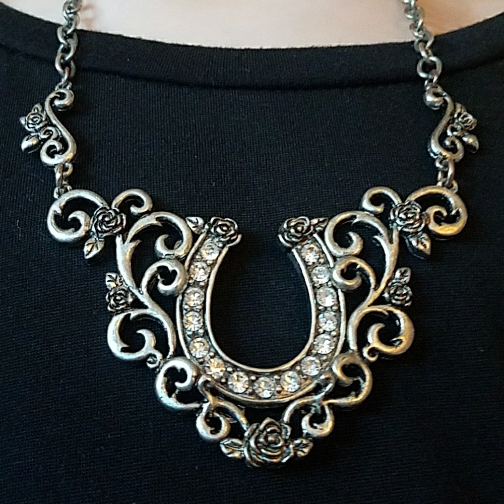 Vintage style necklace